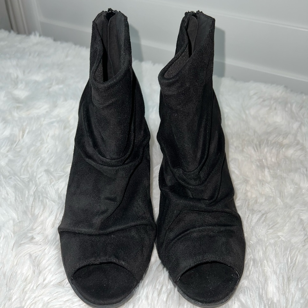 Olivia Jaymes Women’s Booties- Size 9 (Black)
